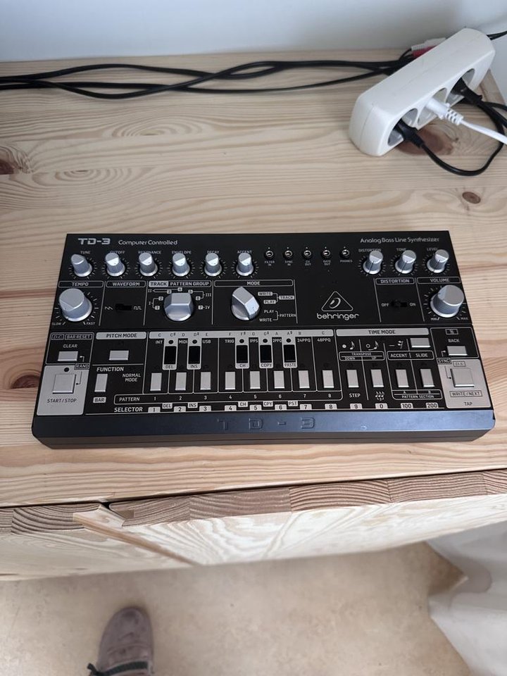 Behringer TD-3-BK - Analog Ba...