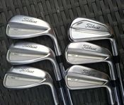 Titleist j5 (T200), j6-pw (T150), AMT black R300