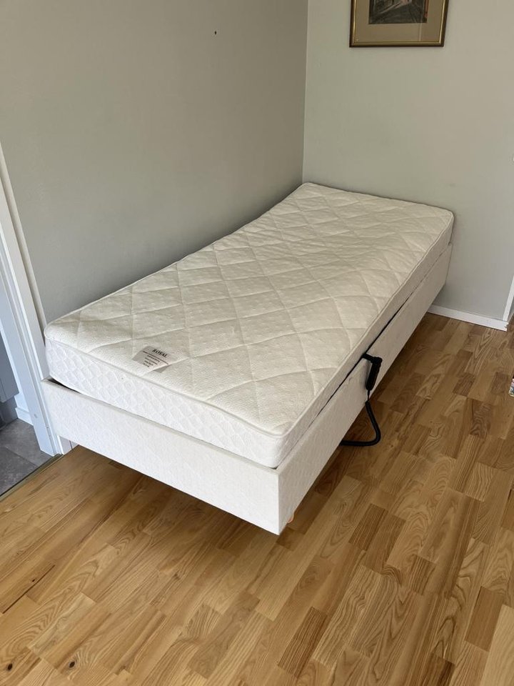 90 cm Säng Ställbar