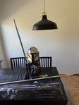 Mandalorian ”Helm, Darksaber, beskar spear”