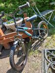 Barn cykel 16" stöddämpare fram.fot och Handbroms 