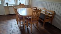 Köksbord/matbord 4 stolar och kökssoffa