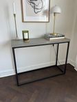 Bord ”sideboard” i betonglook 