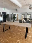 Gediget matbord med träskiva