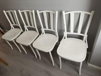 4 st vita trästolar i retro stil