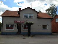 Pizzeria och hus i Kvänum