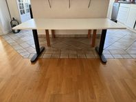 elektriskt höj-sänkbart skrivbord säljes