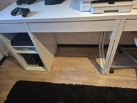2 Skrivbord och stol