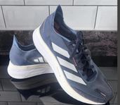Adidas Boston 11 - storlek 44 NYPRIS 1800 kr