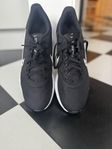 Nike svara NYA stl 43