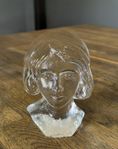 Glas-skulptur Flicka Bergdala jättefin 12 cm hög