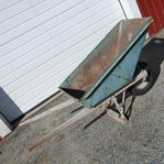 Rejäl skottkärra i järn