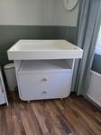 skötbord med lådor Ikea