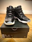 svart air Jordan 11 retro