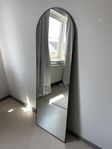 Snygg oval spegel 48x150 cm – svart ram