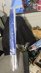 Parasoll Ny Inplastad Plastskaft Blått tyg 