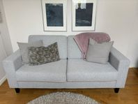 2,5 sits soffa från Mio i grått tyg