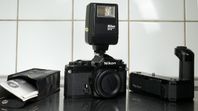 Nikon FM med MD-12 Motordrive och SB-18 Speedlight