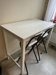 vitt träbord + stolar