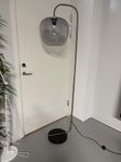 BOLIA GOLVLAMPA HANDGJORD MED FOT I MARMOR