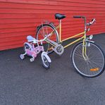 Två cyklar damcykel 28tum barn cykel 12tum 