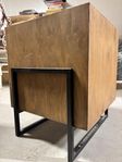 Box stand