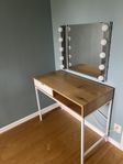 Sminkbord + spegel & lampor