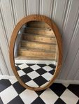 Äldre oval spegel
