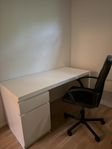 Skrivbord plus stol