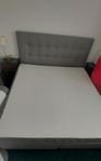 säng 180x120med sänggavel