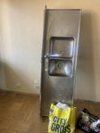 Rostfri diskbänk med diskhon och blandare