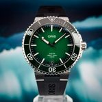 Oris Aquis date Calibre 400 nyskick och 10 år garanti