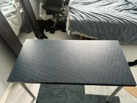 skrivbord från IKEA 