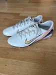 Nike CR7 fotbollsskor stl 44