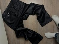 fitted black pants