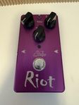 Suhr Riot dist