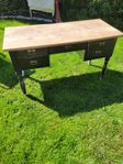 soffbord av gammalt skrivbord