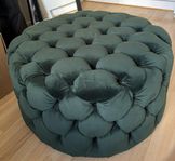 Säljer fin sittpuff i sammet