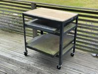 Slitet bord / hylla / köksö på hjul skänkes