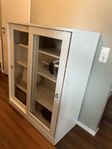 IKEA Syvde skåp med skjutdörrar i glas