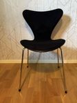 Sjuan 3107 stol framsidesklädd i tyg