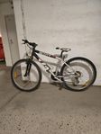 Mountainbike Scott Voltage Projekt Octagon.24"hjul 21växlar