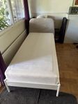 Säng 90x200 IKEA resårmadrass inkl sängram