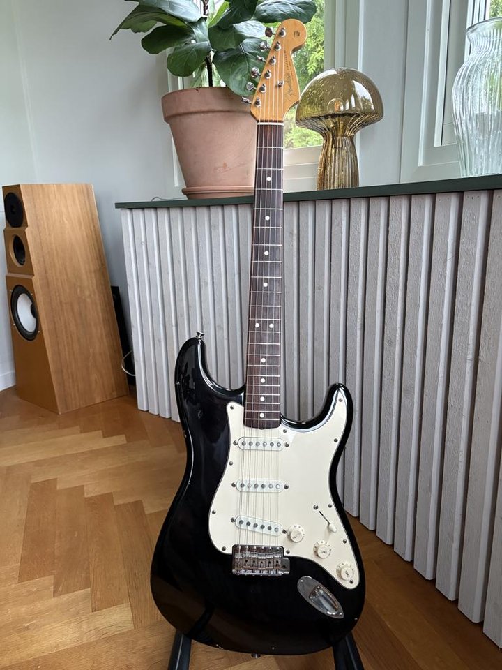 Fender AVRI 62 stratocaster -...