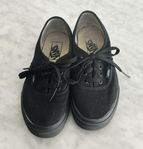 Svarta Vans sneakers stl 36 – bra skick