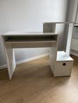 Datorskrivbord med utdragbar skiva