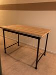Bord köpt från IKEA. 