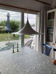 Vit Semi pendellampa designad av BONDERUP & THORUP FÖR GUBI