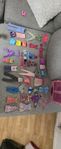 Barbie paket – stor garderob + över 40 plagg