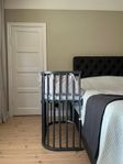 Babybay besdide crib halvmånesäng